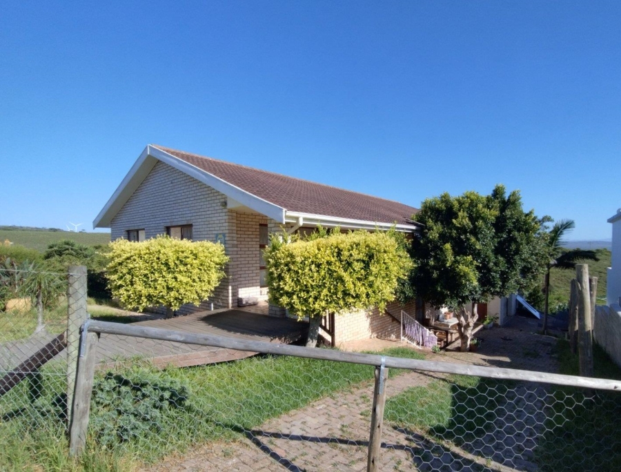 5 Bedroom Property for Sale in Wavecrest Eastern Cape